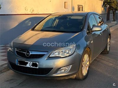 Gris / plata Usado 2010 Opel Astra Enjoy Berlina | 4999 € (Precio justo)