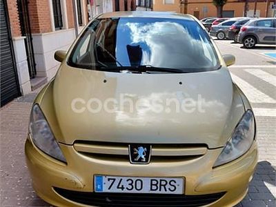 Usado Peugeot 307 110 CV (80 kW) 2001 Amarillo Utilitario