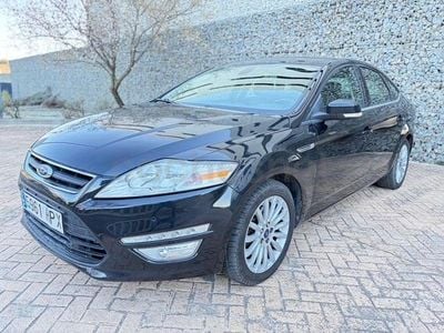 Usado Ford Mondeo Limited 140 CV (102 kW) 2013 Negro Berlina