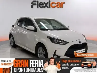 Usado Toyota Yaris Hybrid Business Edition 116 CV (85 kW) 2022 Blanco Berlina