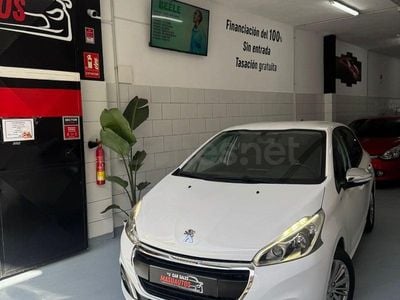Usado Peugeot 208 Allure 100 CV (73 kW) 2017 Blanco Utilitario