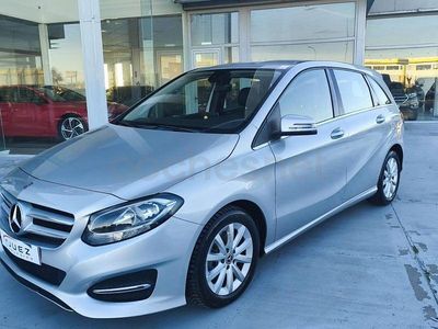 Usado Mercedes B180 109 CV (80 kW) 2018 Gris / plata Monovolumen