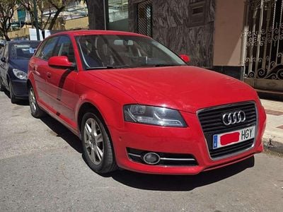 Usado Audi A3 Sportback Attraction 105 CV (77 kW) 2011 Rojo Utilitario