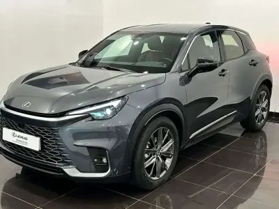 Usado Lexus LBX 136 CV (100 kW) 2025 Gris SUV