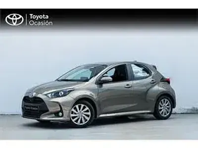 Usado Toyota Yaris Active 116 CV (85 kW) 2024 Bronce Utilitario