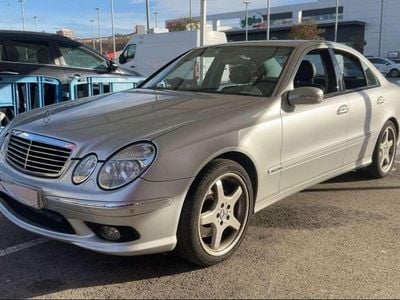 Usado Mercedes E500 306 CV (225 kW) 2002 Plateado Berlina