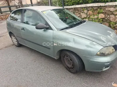 Usado Seat Ibiza Stella 75 CV (55 kW) 2003 Verde Utilitario