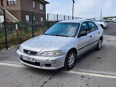 Usado Honda Accord LS 136 CV (100 kW) 1998 Gris / plata Berlina