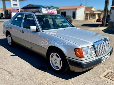 Usado Mercedes E250 113 CV (83 kW) 1993 Gris / plata Familiar