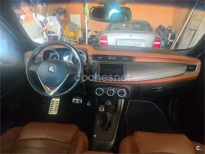 Usado Alfa Romeo Giulietta 170 CV (125 kW) 2015 Gris / plata Utilitario