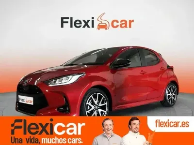 Usado Toyota Yaris Plus 116 CV (85 kW) 2022 Rojo Utilitario