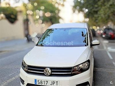 Usado VW Caddy Maxi Trendline 102 CV (75 kW) 2016 Blanco Monovolumen