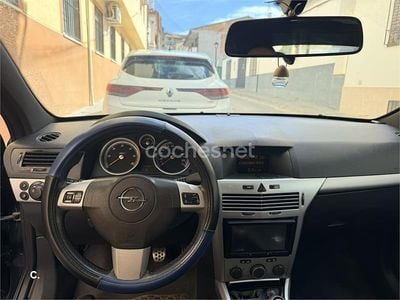Negro Usado 2006 Opel Astra GTC Sport Berlina | 2000 € (Precio justo)