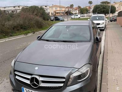 Usado Mercedes A180 Urban 109 CV (80 kW) 2013 Gris / plata Berlina