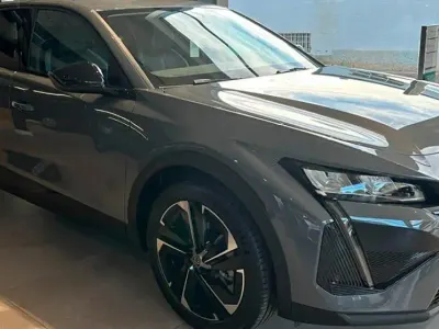 Nuevo Peugeot 408 Allure 145 CV (106 kW) 2025 Gris selenium cmetal Berlina