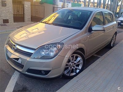 Beige Usado 2005 Opel Astra Cosmo Berlina | 3990 € (Un poco caro)