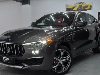 Usado Maserati Levante GranLusso 430 CV (316 kW) 2021 Gris / plata SUV