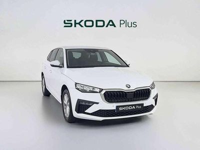 Usado Skoda Scala Selection 116 CV (85 kW) 2025 Blanco Utilitario