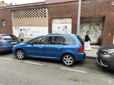 Usado Peugeot 307 110 CV (80 kW) 2007 Azul Familiar