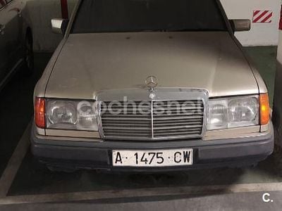 Usado Mercedes E250 113 CV (83 kW) 1995 Gris / plata Familiar