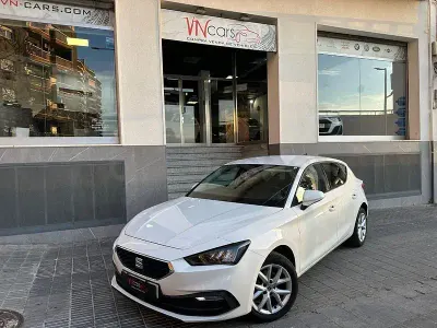 Usado Seat Leon Style 115 CV (84 kW) 2022 Blanco Berlina