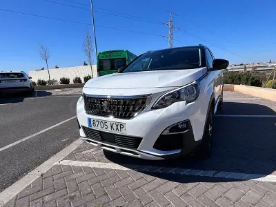 Usado Peugeot 3008 Allure 130 CV (95 kW) 2019 Blanco SUV