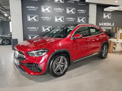 Usado Mercedes GLA200 150 CV (110 kW) 2021 Granate SUV