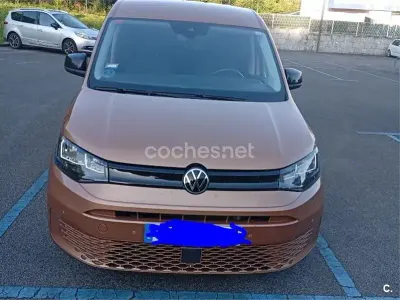 Usado VW Caddy 102 CV (75 kW) 2023 Marrón Monovolumen