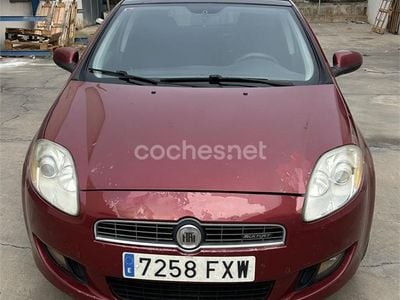 Usado Fiat Bravo Dynamic 120 CV (88 kW) 2007 Granate Utilitario