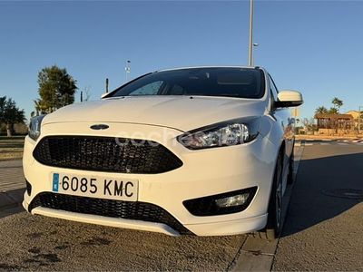 Usado Ford Focus ST-Line 125 CV (91 kW) 2017 Blanco Berlina