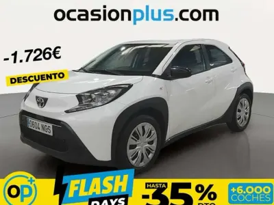 Usado Toyota Aygo Play 72 CV (52 kW) 2023 Blanco Utilitario