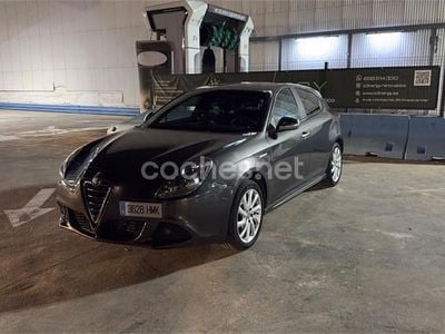 Usado Alfa Romeo Giulietta Distinctive 140 CV (102 kW) 2012 Gris / plata Berlina