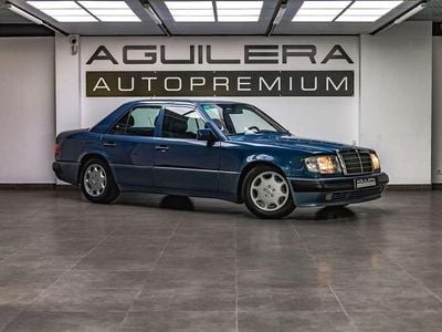 Usado Mercedes E500 320 CV (235 kW) 1991 Azul Berlina