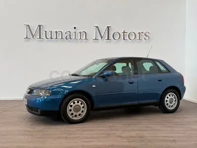 Usado Audi A3 Ambiente 100 CV (73 kW) 2002 Azul Utilitario