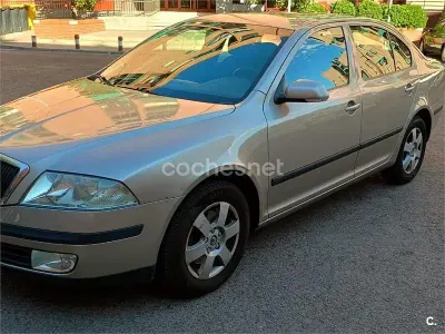Usado Skoda Octavia Elegance 140 CV (102 kW) 2005 Beige Berlina