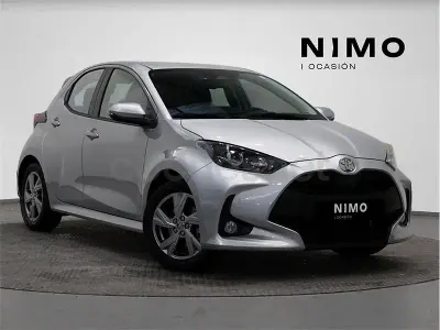 Usado Toyota Yaris Hybrid Active 116 CV (85 kW) 2025 Gris / plata Berlina