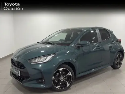 Nuevo Toyota Yaris Hybrid Style 116 CV (85 kW) 2025 Verde Berlina