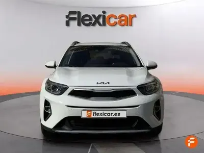 Käytetty Kia Stonic 84 HP (61 kW) 2022 Valkoinen Katumaasturi