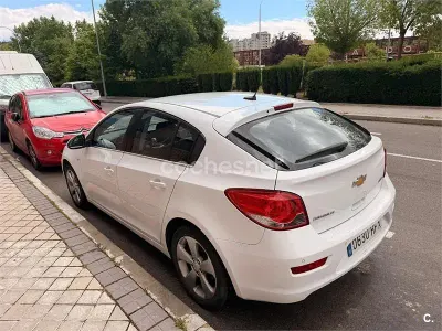 Usado Chevrolet Cruze LTZ 141 HP (103 kW) 2011 Branco Sedan