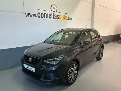 Usado Seat Arona FR 115 CV (84 kW) 2025 Gris / plata SUV