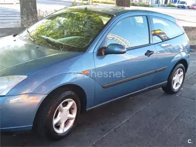 Usado Ford Focus Trend 100 CV (73 kW) 2000 Azul Berlina