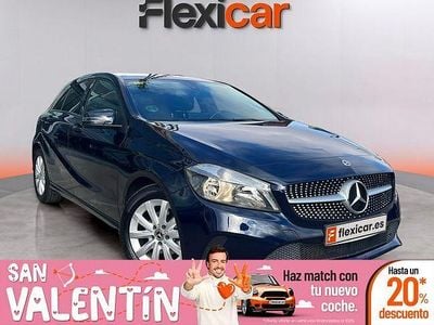 Usado Mercedes A180 Urban 109 CV (80 kW) 2017 Azul Berlina