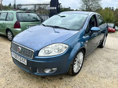 Usado Fiat Linea Dynamic 105 CV (77 kW) 2010 Azul Berlina