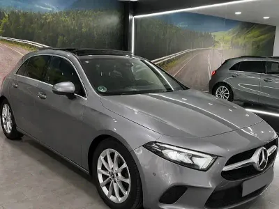 Usado Mercedes A180 116 CV (85 kW) 2019 Gris / plata Berlina