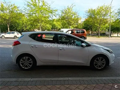 Usado Kia Ceed 100 CV (73 kW) 2012 Blanco Utilitario