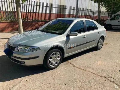 Usado Renault Laguna II Expression 136 CV (100 kW) 2004 Gris / plata Berlina