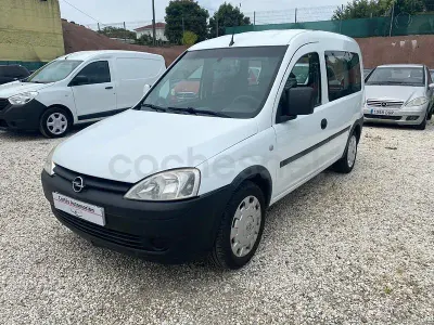 Usado Opel Combo Cosmo 100 CV (73 kW) 2010 Blanco Monovolumen