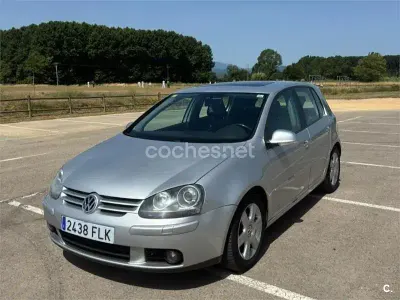 Usado VW Golf V GT 140 CV (102 kW) 2007 Gris / plata Berlina