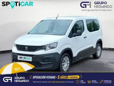 Usado Peugeot Rifter Active 100 CV (73 kW) 2022 Blanco Monovolumen