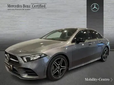 Usado Mercedes A200 AMG line 150 CV (110 kW) 2022 Gris montaña met Berlina